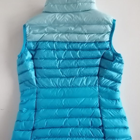 Girl's down puffer vest (packable) - Picture 3 of 5